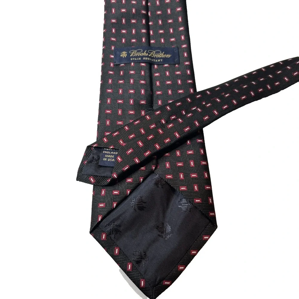 Brooks Brothers Mens Silk Tie Black Red Geometric Pattern Stain‎ Resistant